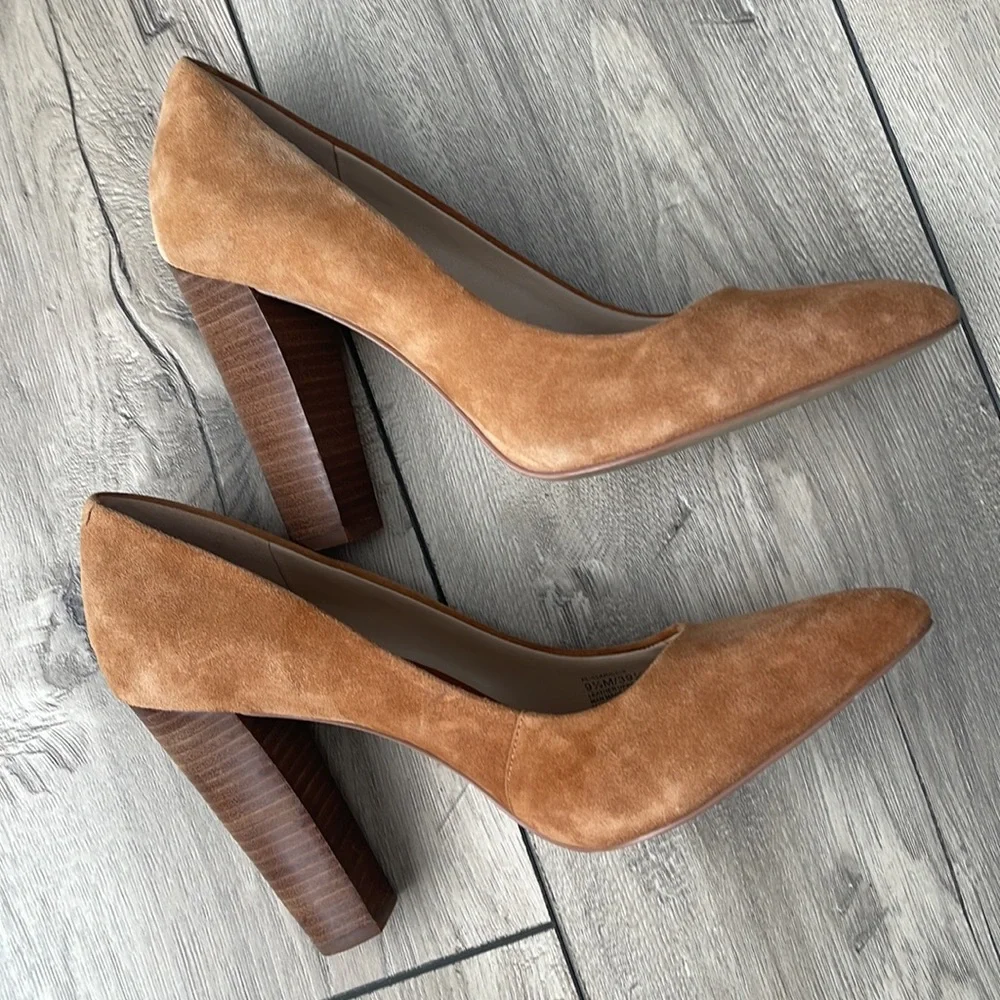 BCBGenteration Women Tan leather Heels Shoes Size 9.5 M